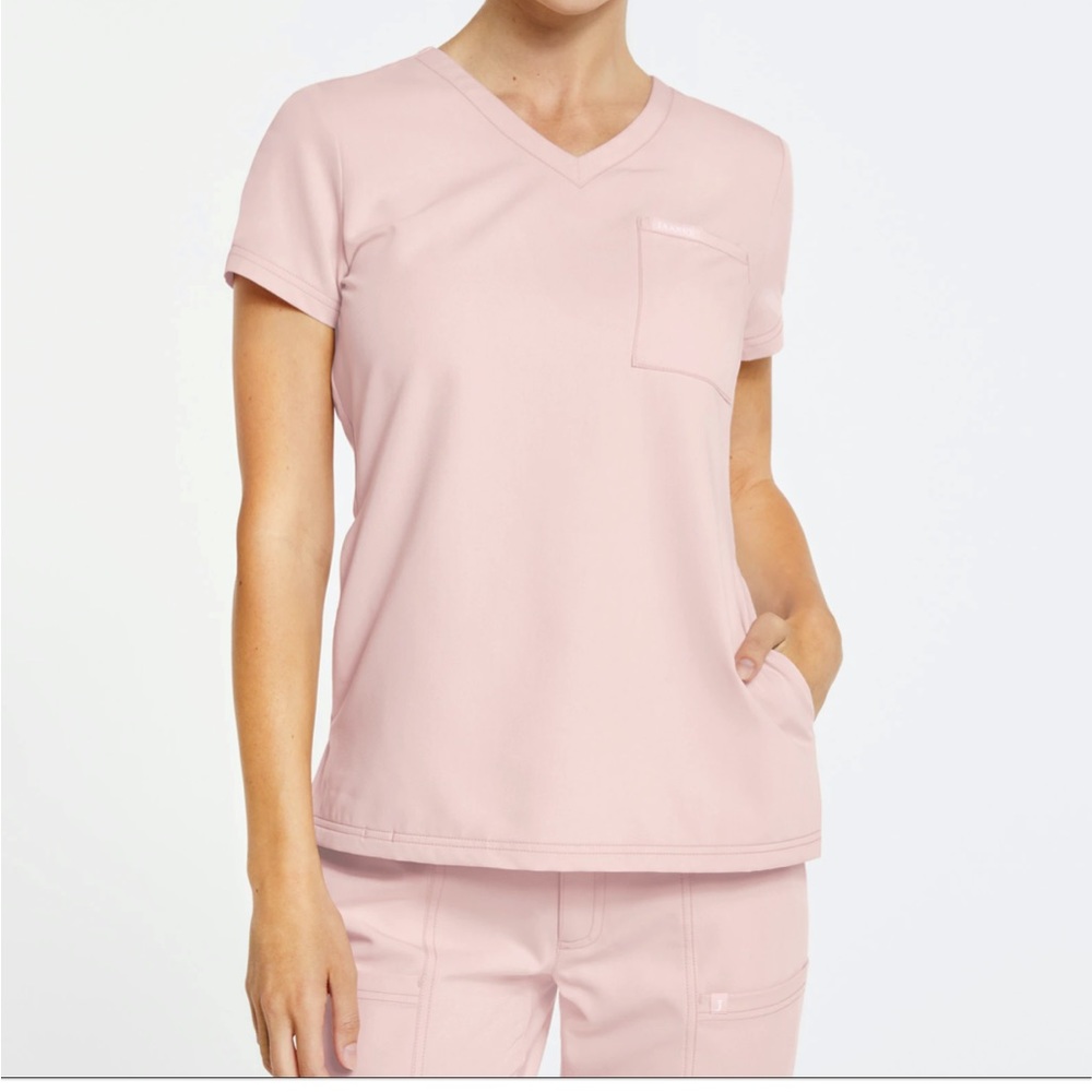 Jaanuu pink scrub set